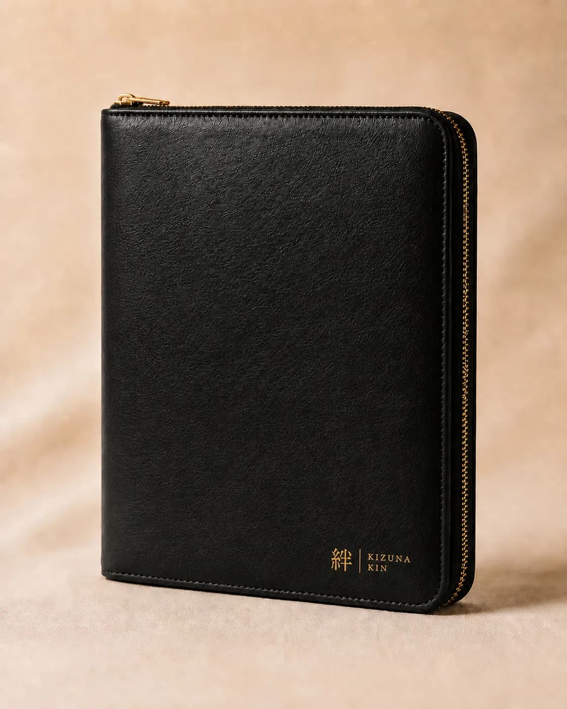 Onyx Kizuna Kin binder with a gold 絆 corner mark
